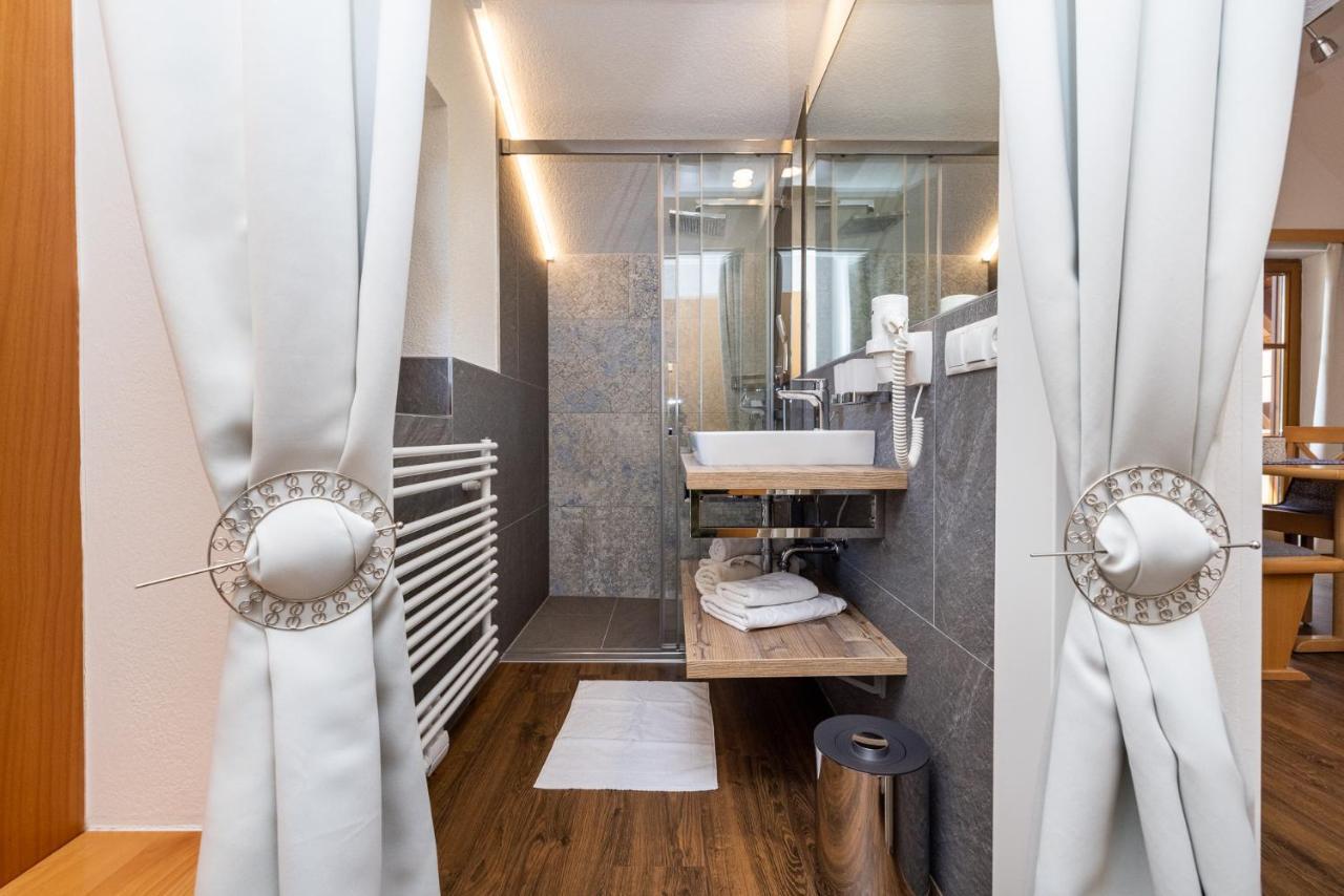 Michis Aparthotel 弗拉绍 外观 照片