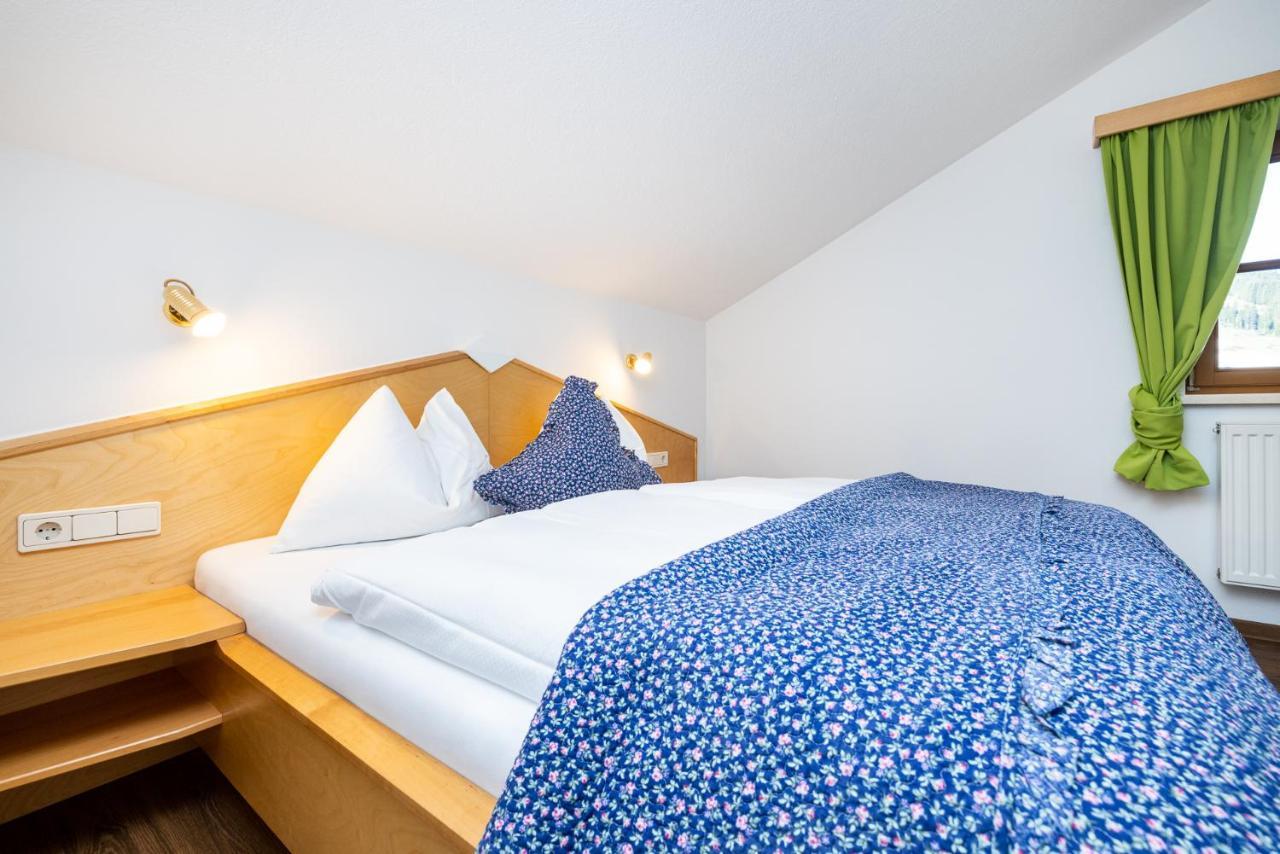 Michis Aparthotel 弗拉绍 外观 照片