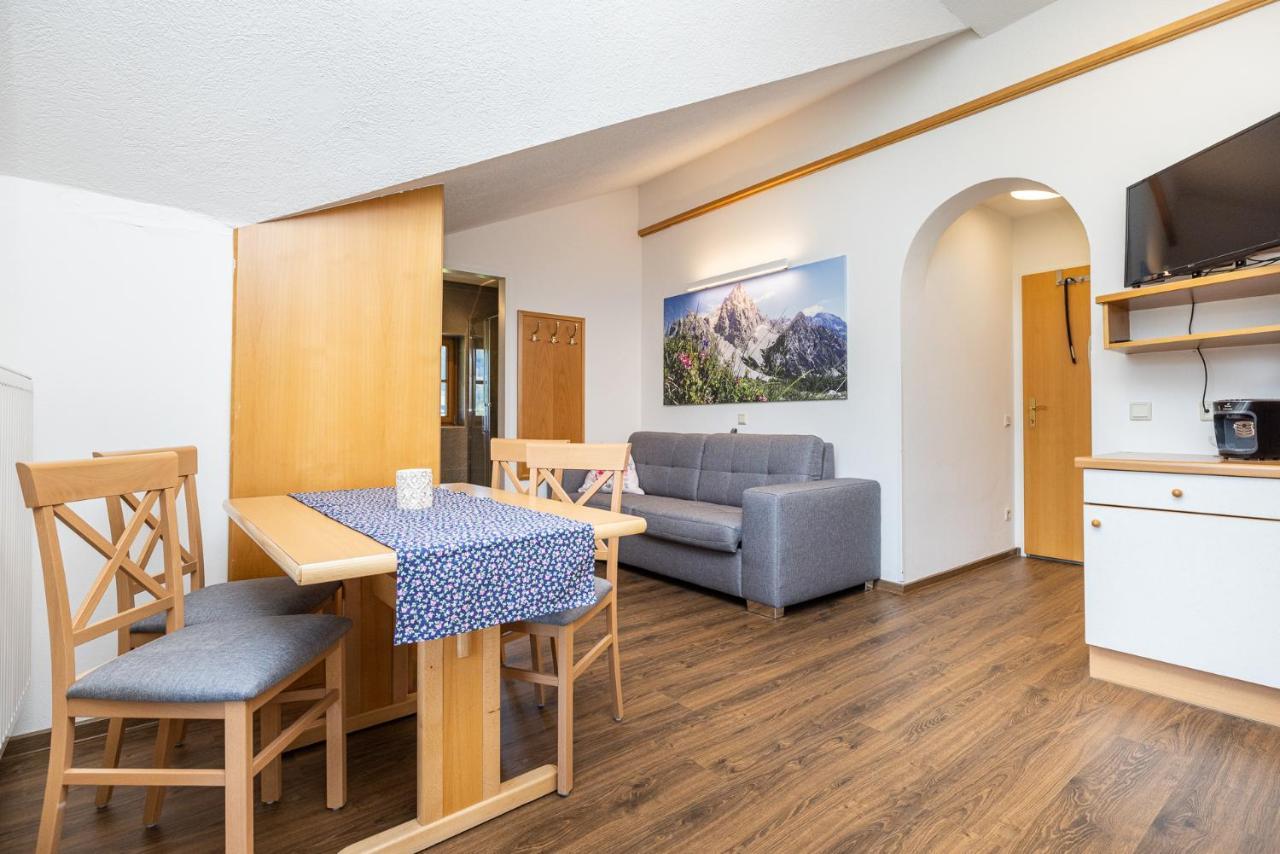 Michis Aparthotel 弗拉绍 外观 照片