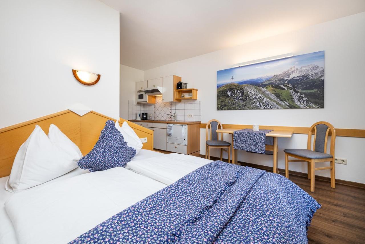 Michis Aparthotel 弗拉绍 外观 照片