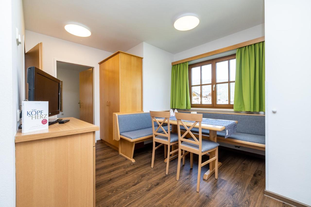 Michis Aparthotel 弗拉绍 外观 照片
